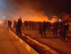 İran’da Güvenlik Görevlilerini Öldürdükleri İddiasıyla Yargılanan 3 Kişi İdam Edildi