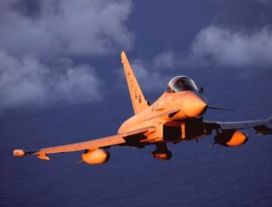 İngiltere Katar’a Savaş Uçağı Gönderiyor, Bölgesel Güvenlik Adımları Artıyor