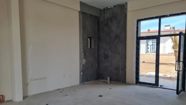 Malatya’da Esnafın Tepkisi: Afet Konutu Değil Şantiye Teslim Edildi!