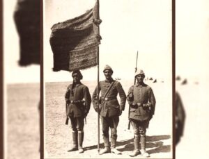 Birinci Dünya Savaşı’nın Meşhur Türk Askeri Fotoğrafının Gizemi Çözüldü: Kahramanlık Sancağı 125. Alay’ı İşaret Ediyor