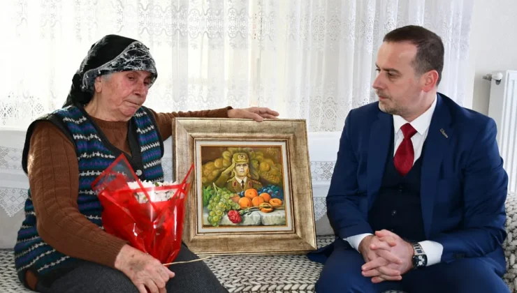 Başkan Karademir Şehit Annesi Sebahat Yakut’u Ziyaret Etti