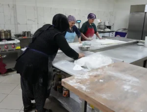 Malatya’da Bayram Tatlılarına Yoğun Talep: Kadın Üreticiler Siparişleri Yetiştirmek İçin Mesai Harcıyor