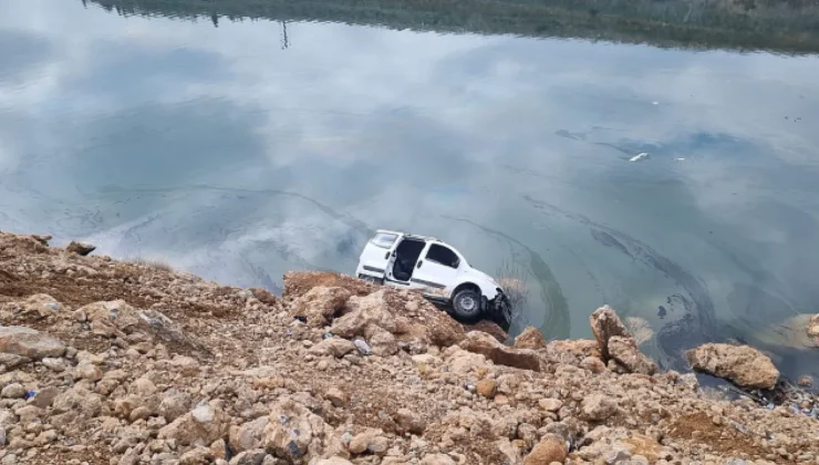 Beylerderesi Göleti Kenarında Tehlikeli Kurtarma: Otomobil Uçurumdan Döndü