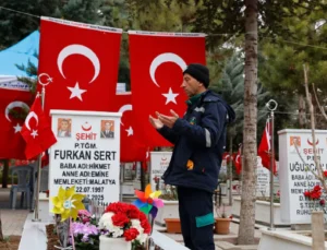 Bayram Öncesi Şehitlere ve Yakınlara Ziyaretler Yoğunlaştı