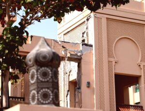 İran’dan Dubai’ye Füze Saldırısı: Lüks Oteller Hedef, Ünlüler Mahsur Kaldı