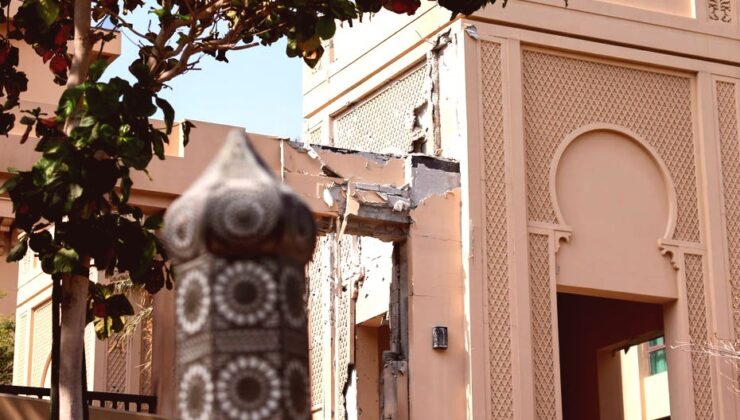 İran’dan Dubai’ye Füze Saldırısı: Lüks Oteller Hedef, Ünlüler Mahsur Kaldı