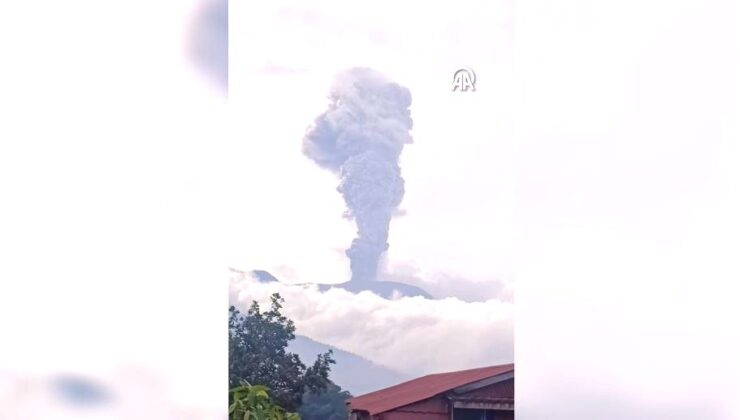 Marapi Yanardağı’ndan Yüksek İrtifa Kül Patlaması