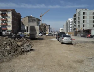 Fuzuli Caddesi’nde Süren Elektrik Kesintileri Esnafı Çaresiz Bıraktı