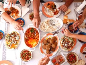 Ramazan Bayramı’nda Sindirim Sistemini Korumanın Altın Kuralları