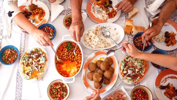 Ramazan Bayramı’nda Sindirim Sistemini Korumanın Altın Kuralları