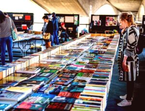 Yazarlar Yapay Zekaya Karşı Sessiz Çığlık: Boş Kitapla Protesto