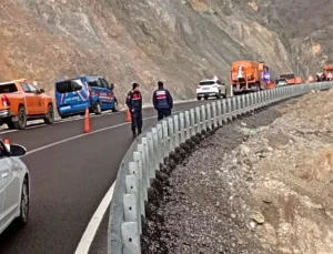 Malatya-Adıyaman Yolu Heyelan Nedeniyle Ulaşıma Kapandı