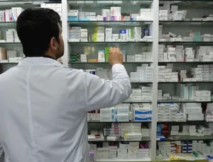 E-Nabız Uygulaması Eczacıları Karşı Karşıya Bıraktı: Stok Sorunları ve Rekabet Endişesi