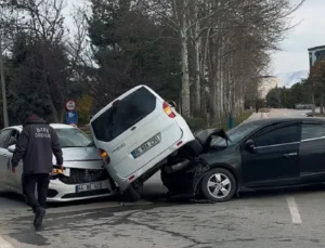 İnönü Üniversitesi Kampüsünde Zincirleme Kaza: Yaralılar Var