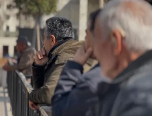 Malatya’da Dönüşüm Manzaraları: Yaşlılar İnşaatları İzleyerek Vakit Geçiriyor