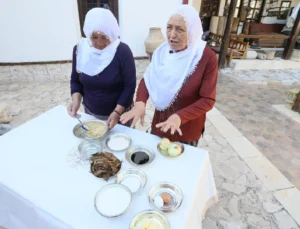 Malatya’nın Coğrafi İşaretli Lezzeti: Padişah Sofralarını Süsleyen Kiraz Yaprağı Sarması