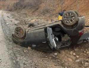 Malatya’da Bayram Dönüşü Trafik Kazası: Otomobil Ters Döndü