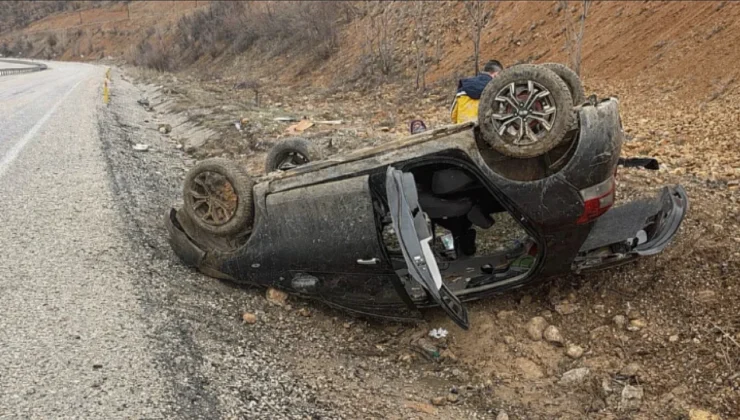 Malatya’da Bayram Dönüşü Trafik Kazası: Otomobil Ters Döndü