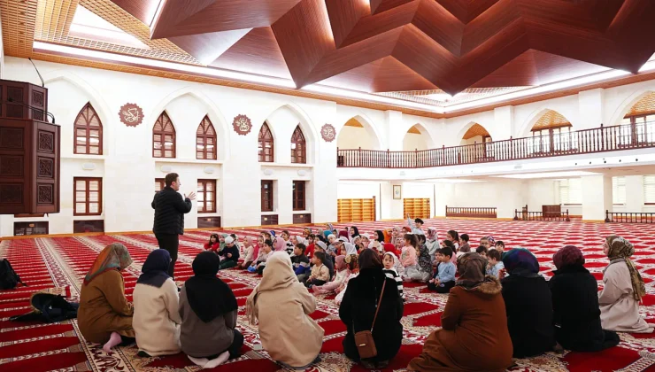 Minikler Somuncu Baba Külliyesi’nde Manevi Bir Yolculuğa Çıktı