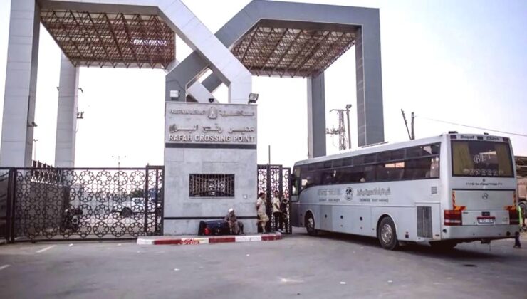 İsrail, İran Saldırıları Sonrası Kapattığı Refah Sınır Kapısı’nı Sınırlı Geçiş İçin Yeniden Açıyor