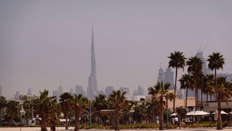 Dubai Limanı’nda Kuveyt Tankerine Saldırı: Petrol Fiyatları Yükselişte