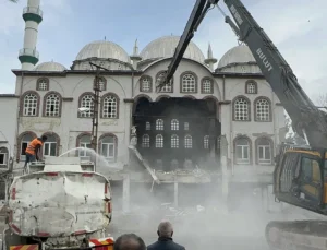 Sanayi Camii’nin Yıkımı Tamamlandı: 43 Yıllık Simgesel Yapı Tarihe Karıştı