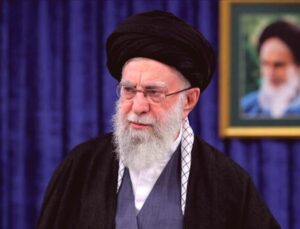 Suikasttan kurtuldu, bir gecede “Ayetullah” oldu: Hamaney’in hayat hikayesi