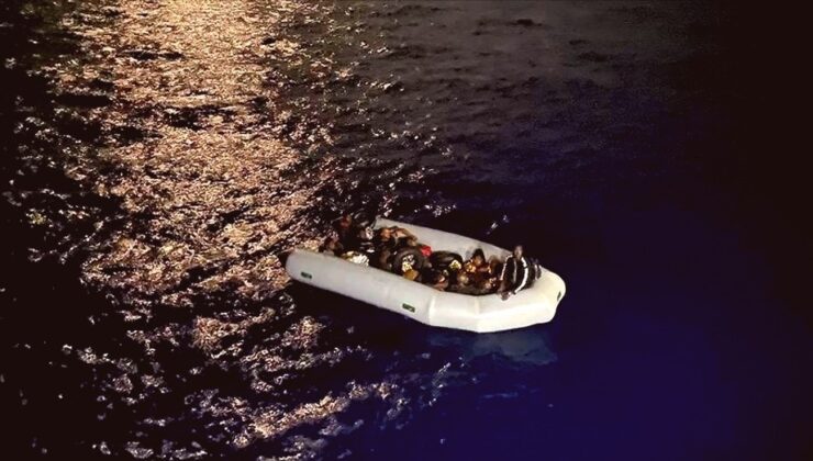 Yunan Sularında Trajedi: 22 Göçmen Hayatını Kaybetti, Cesetleri Denize Atıldı