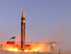 İran’dan 4 Bin Kilometre Ötedeki Üsse Füze Saldırısı