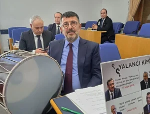 Torba Yasa Görüşmelerinde Emekli Bayram İkramiyesi Tartışması: Veli Ağbaba Davulla Tepki Gösterdi