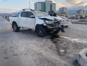 Yeşilyurt’ta Trafik Kazası: İki Araç Çarpıştı, Yaralı Var