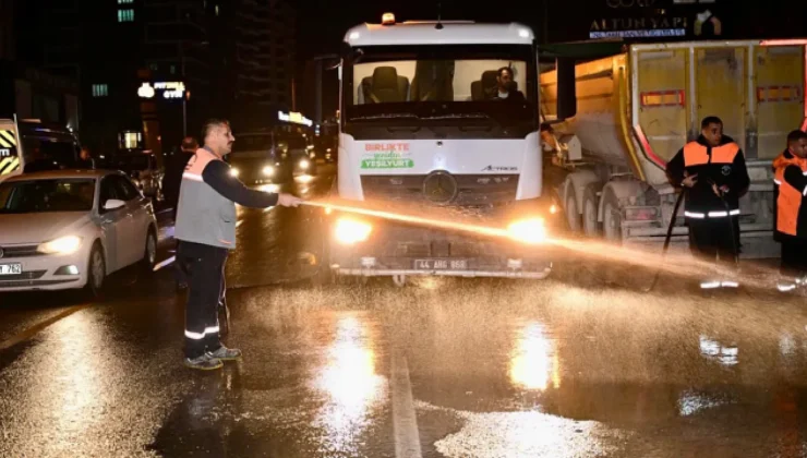 Yeşilyurt Bayram Öncesi Kapsamlı Temizlik Operasyonuyla Pırıl Pırıl