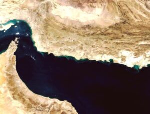 Hürmüz Boğazı’nda Gerilim Tırmanıyor: İran, ABD Ablukasına Karşılık Kapatma ve Ateş Açma Kararı Aldı