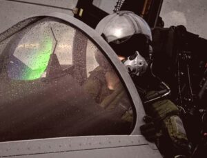 Düşen Uçakların Ardından Hayatta Kalma Rehberi: Eski Askerler Tecrübelerini Paylaştı