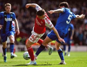 Futbol Liglerinde Haftanın Panoraması: Şampiyonluk Yarışları Kızıştı, Sürpriz Sonuçlar Dikkat Çekti