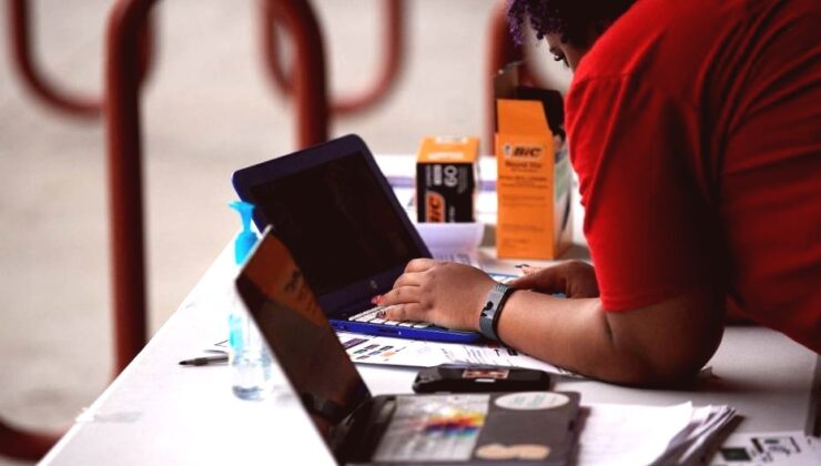 Los Angeles Okullarında Ekran Süresi Kısıtlaması: Dijitalleşmeye Dijital Mola