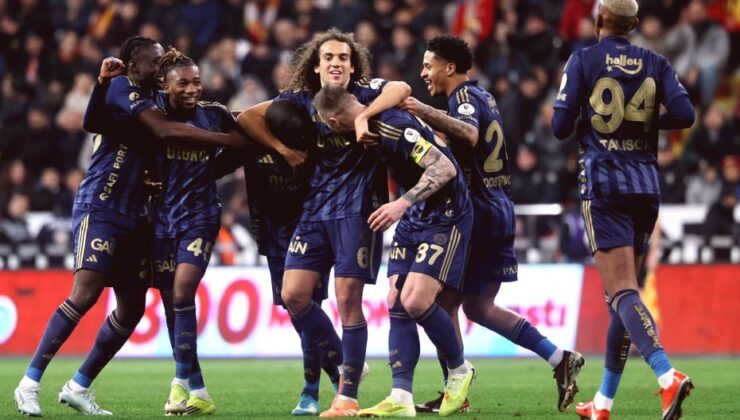 Fenerbahçe Rizespor Karşısında Liderlik İçin Sahaya Çıkıyor