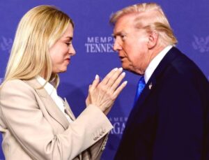 Trump Yönetiminde Değişim Rüzgarı: Kabinede Yaprak Dökümü Sinyalleri