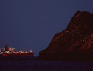 Hürmüz Boğazı’nda Ateşkes Sonrası Sessizlik: Ticaret Rota Bekliyor