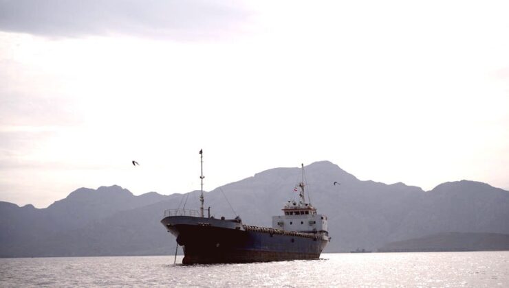 Hürmüz Boğazı’nda Trafik Felç: Günlük Geçiş 140’tan 5’e Düştü