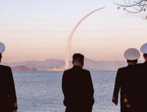 Kuzey Kore’den Füze Denemeleri: Kim Jong Un Gözetiminde Yeni Silah Sistemleri Test Edildi