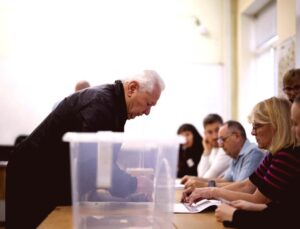 Bulgaristan Sandık Başında: Siyasi Belirsizliğe Veda Arayışı