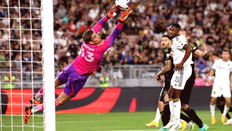 Jonathan Klinsmann’ın Sakatlığı: Boyun Kırığıyla Karşı Karşıya