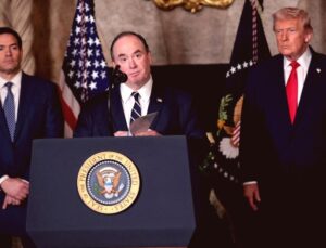 ABD Donanması’nda Üst Düzey İstifa: Phelan da Ayrıldı