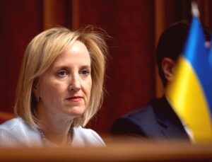 ABD’nin Kiev Büyükelçiliği’nde İstifa Gelişmesi: Julie Davis Görevinden Ayrılıyor