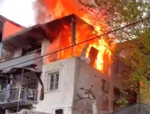 İzmir’de Yangınla Gizlenmek İstenen Suç Delilleri Ortaya Çıktı: 10 Gözaltı, Binlerce Uyuşturucu Hap Ele Geçirildi