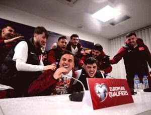 A Milli Takım’da Dünya Kupası Coşkusu: Montella’dan Tarihi Açıklamalar ve Sulu Kutlama