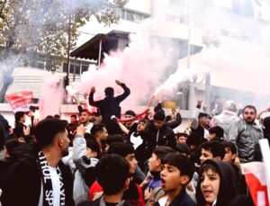 Batman Petrolspor 24 Yıl Sonra Geri Döndü, Şampiyonluk Kutlamaları Şehri Sardı