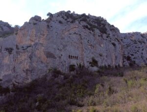 Bafra’nın Kadim Mirası: Urartu’dan Helenistik Döneme Uzanan Asarkale ve Kral Kaya Mezarları