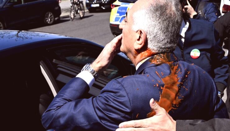 Berlin’de Pehlevi’ye Boyalı Saldırı